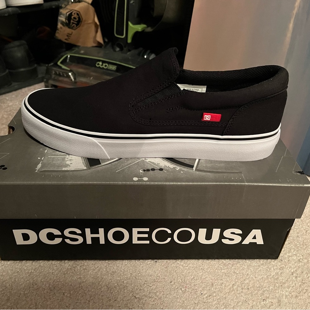New In Box Men’s DC Trase Slip-on Shoes - 11